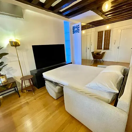 Apartment Designer Tour Saint-jacques - 1br 4p Paris