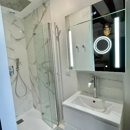 Apartment Designer Tour Saint-jacques - 1br 4p Paris